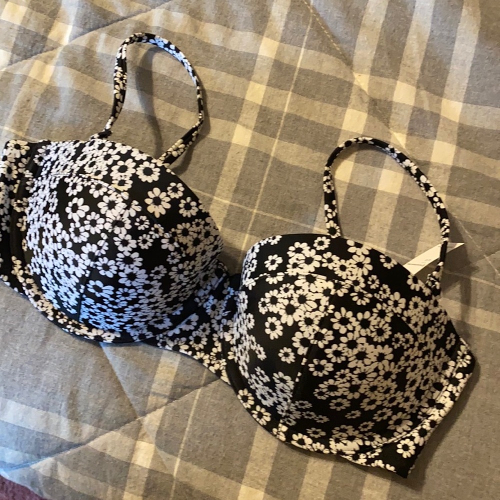 Old Navy floral swim top - Large